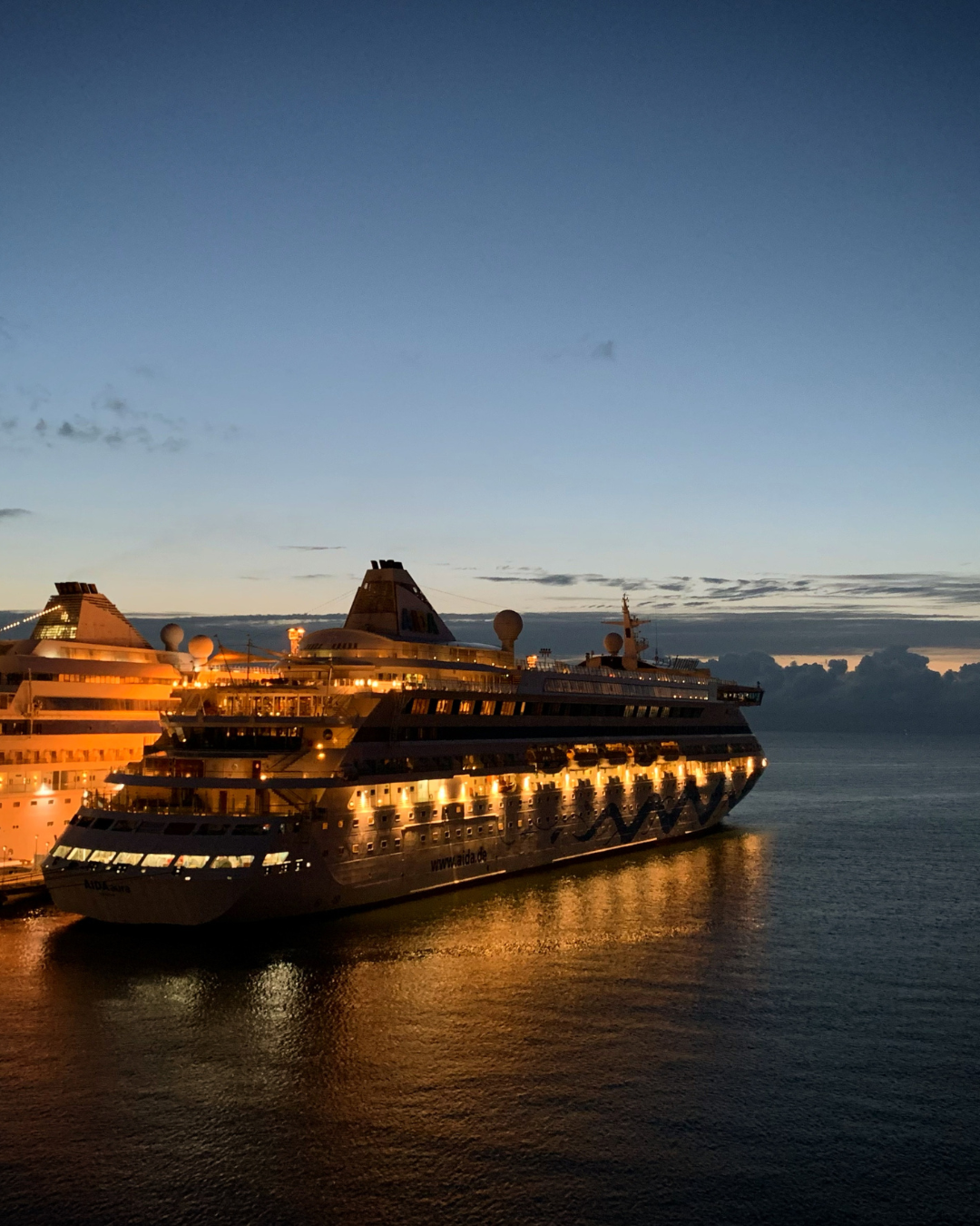 Sunset Dinner Cruise (Loy Krathong-Style Boat / Yacht)