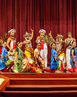 Temple of the Tooth + Kandyan Dance Show (Kandy)